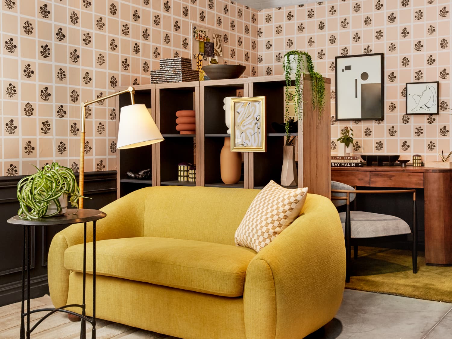 Floor lamps for store small spaces